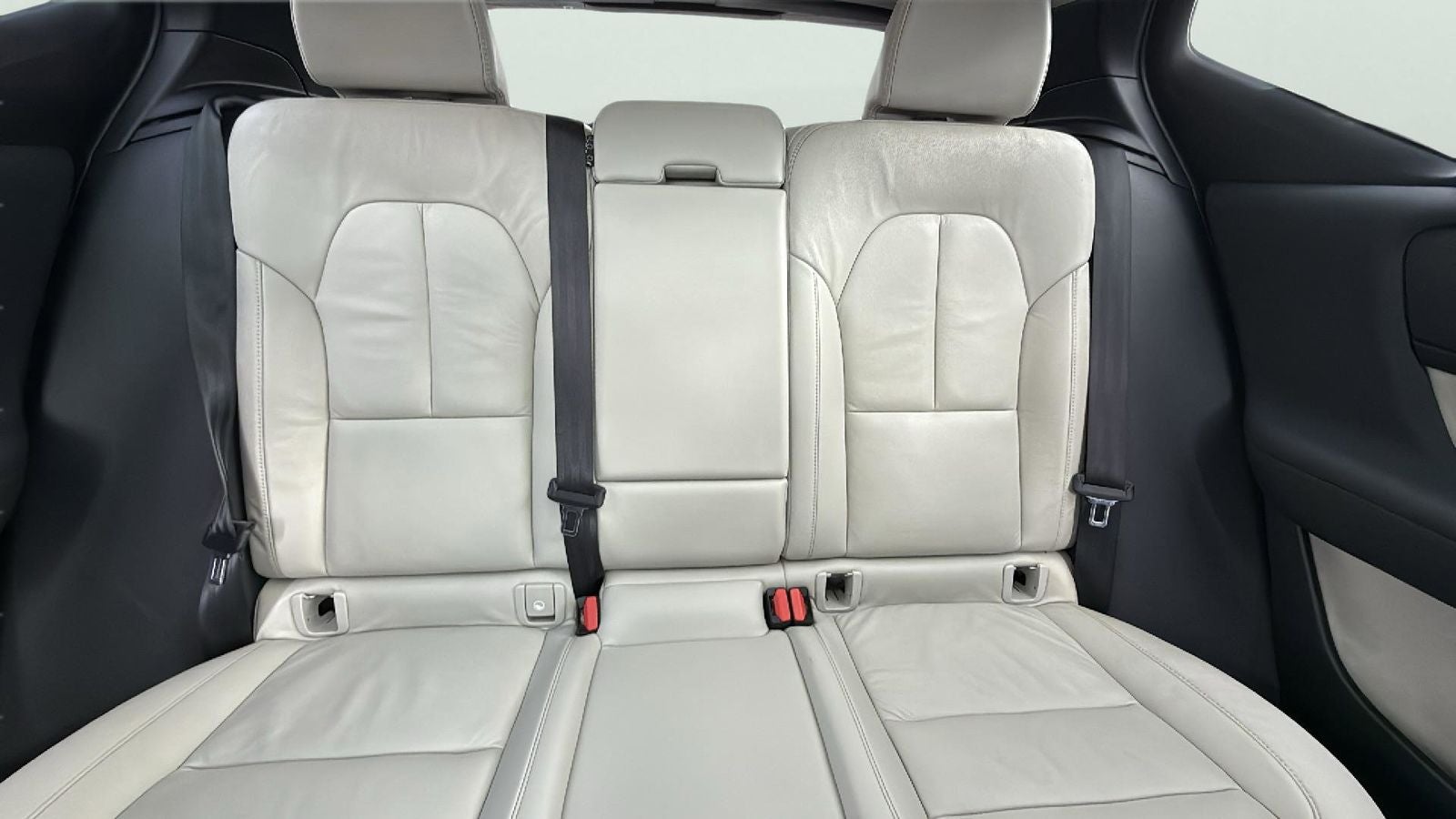 2022 Volvo XC40 Momentum