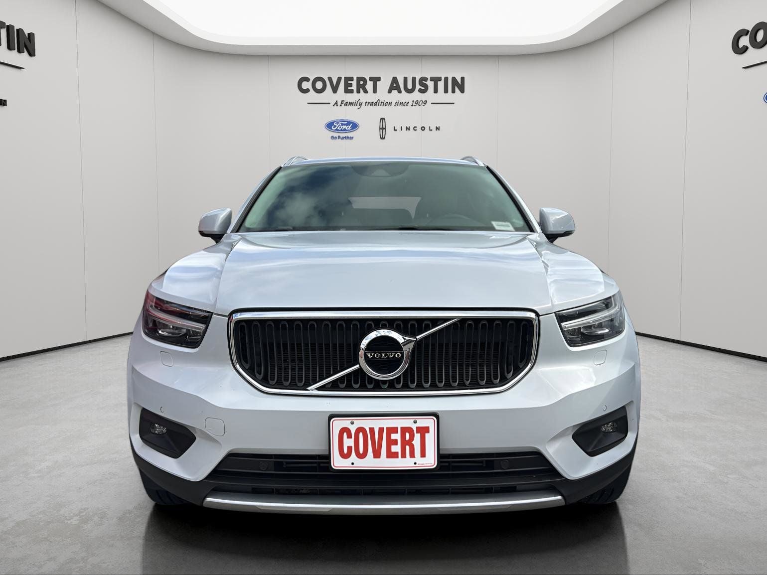 2022 Volvo XC40 Momentum