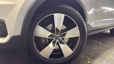 2022 Volvo XC40 Momentum