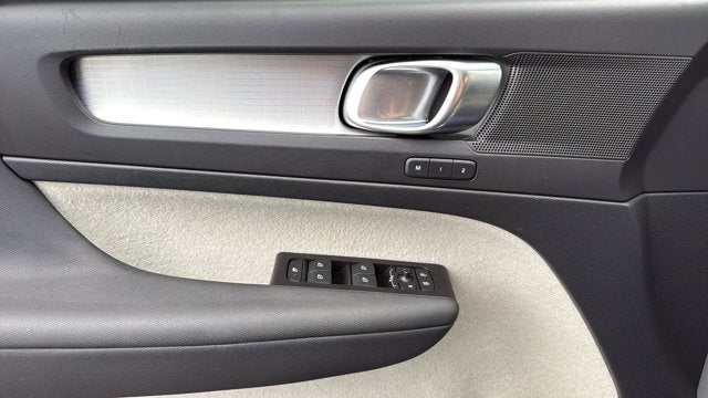 2022 Volvo XC40 Momentum