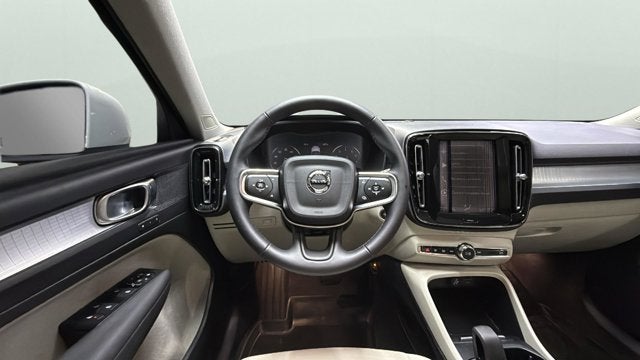 2022 Volvo XC40 Momentum