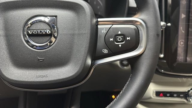 2022 Volvo XC40 Momentum