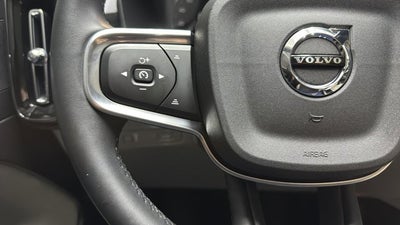 2022 Volvo XC40 Momentum