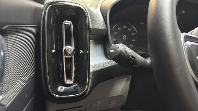 2022 Volvo XC40 Momentum