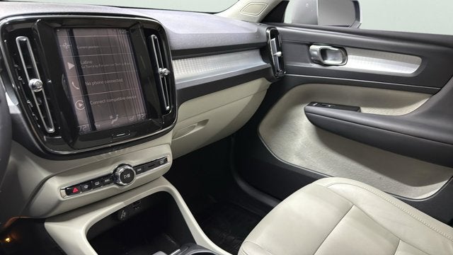 2022 Volvo XC40 Momentum