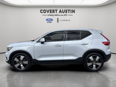 2022 Volvo XC40 Momentum