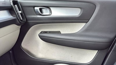 2022 Volvo XC40 Momentum