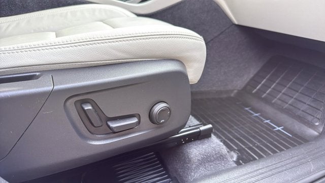 2022 Volvo XC40 Momentum