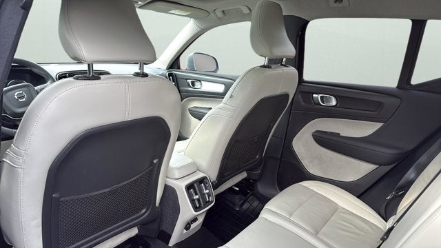 2022 Volvo XC40 Momentum