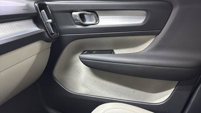 2022 Volvo XC40 Momentum