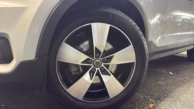 2022 Volvo XC40 Momentum