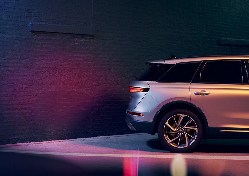 A 2024 Lincoln Corsair® SUV is shown backing up toward a wall. | Covert Lincoln Austin in Austin TX