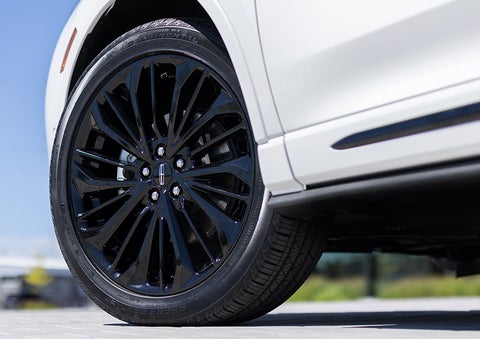 The stylish blacked-out 20-inch wheels from the available Jet Appearance Package are shown. | Covert Lincoln Austin in Austin TX