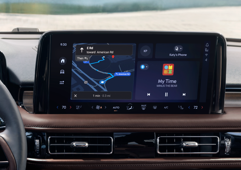The 13.2-inch LCD touchscreen is showcased. | Covert Lincoln Austin in Austin TX