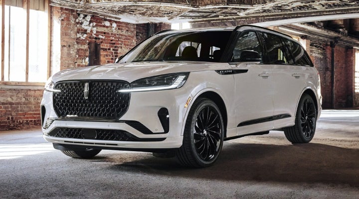 A 2026 Lincoln Aviator® SUV is shown with the available Jet Appearance Package. | Covert Lincoln Austin in Austin TX