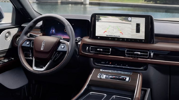 The backup camera of the 2027 Lincoln Aviator® SUV is displayed on screen. | Covert Lincoln Austin in Austin TX