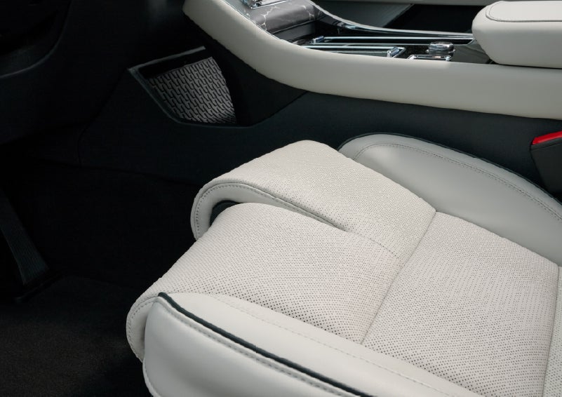The front passenger Perfect Position seat is shown with the thigh extender adjusted.| Covert Lincoln Austin in Austin TX